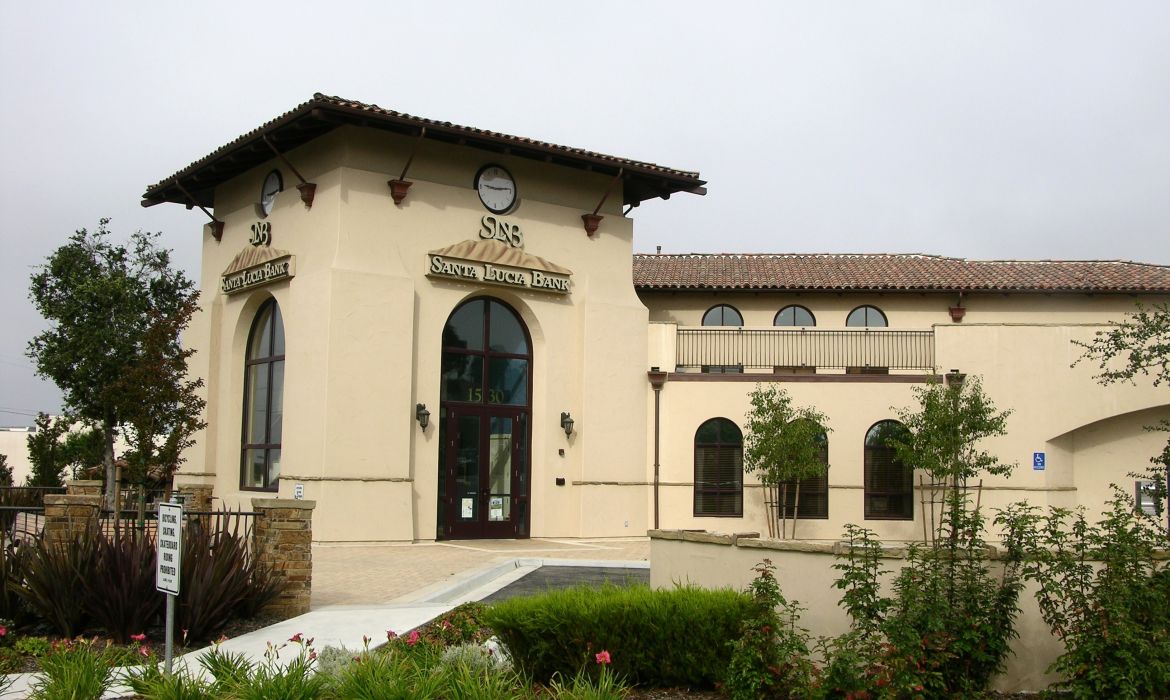 Santa-Lucia-Bank2.jpg